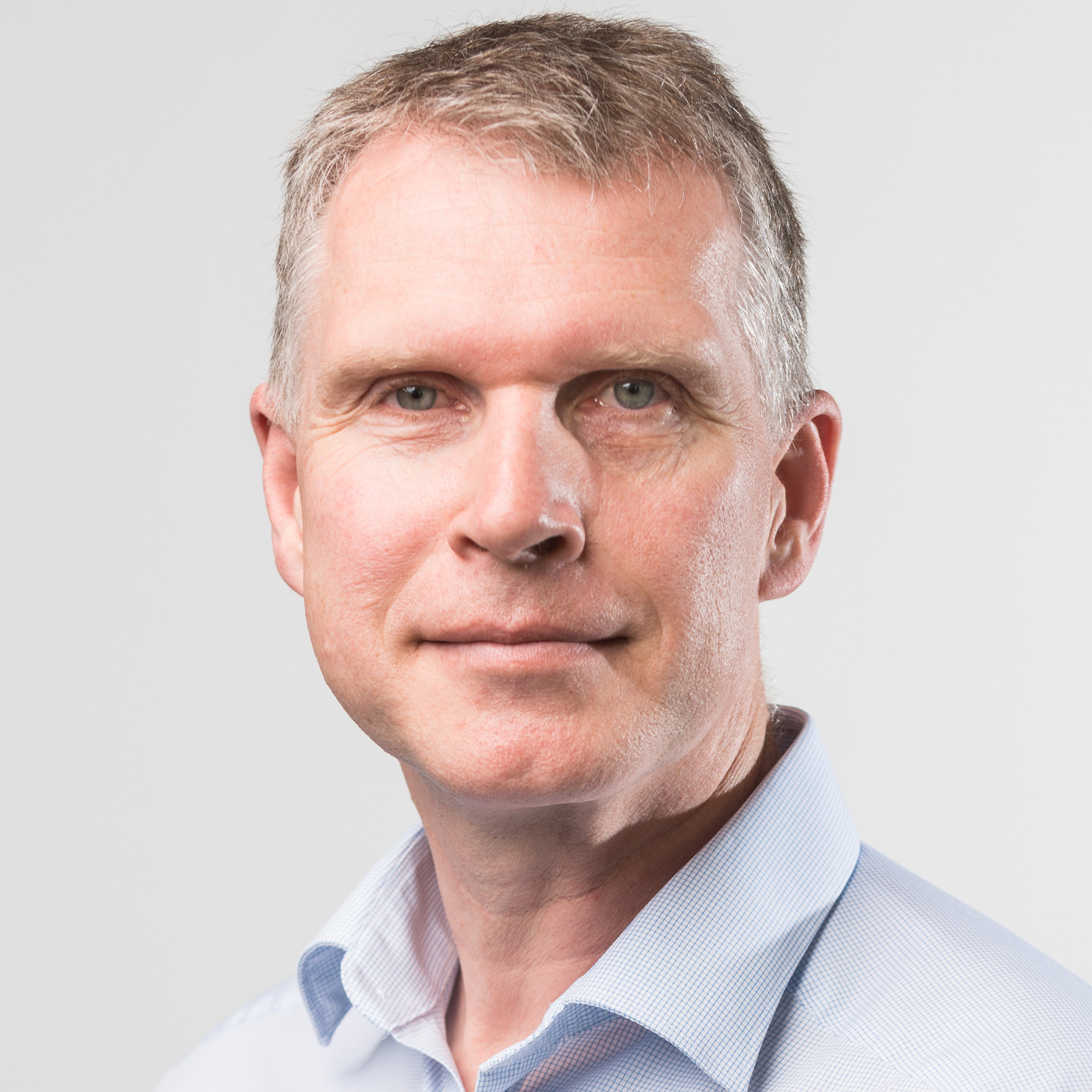 Dr. Alfred Sommer, ein Mann mit grauen Haaren im Hemd